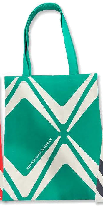 Modern tote in green with white geometric bands